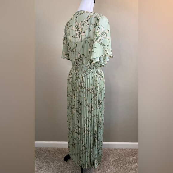 New TAYLOR Medium Floral-Print Smocked Pleated Dress - Picture 6 of 16